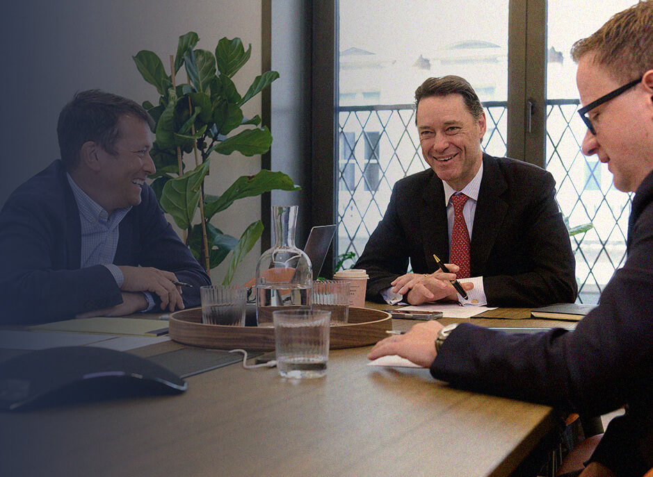 Meeting between three individuals with blue grain filter